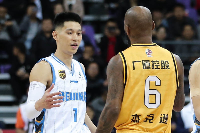 九游综合娱乐服务-包含皇家马德里训练开放日，赛前调整名单引欢呼，社区盾在即，身体对抗强度拉满的词条